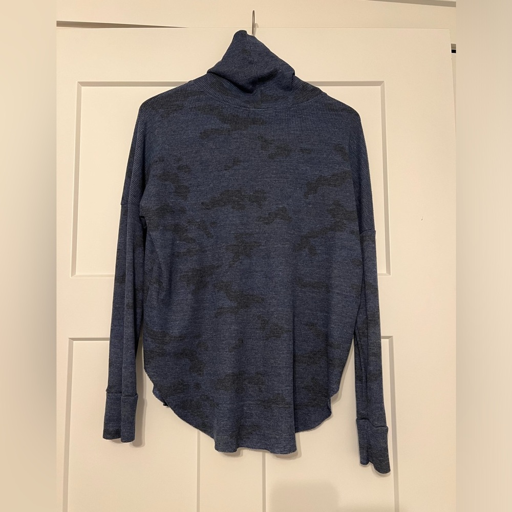 Evereve - Michael Stars Womens XS Thermal Tunic Long Sleeves Blue Camo